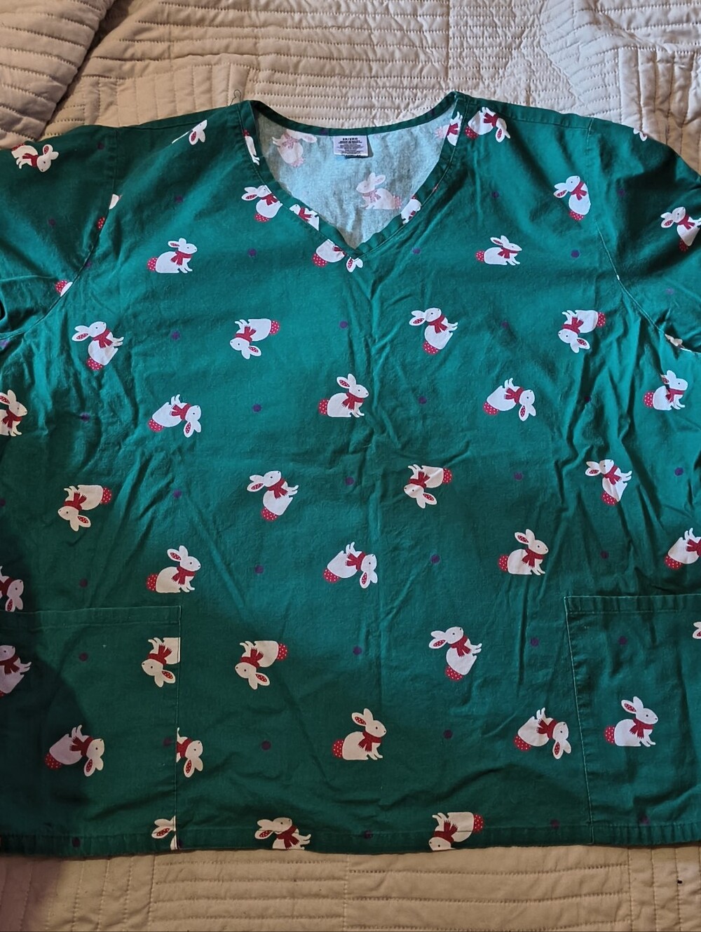 Scrub Top, Sz 2X, Green With White Bunny Rabbit Print. Red Details. 2 Pockets.